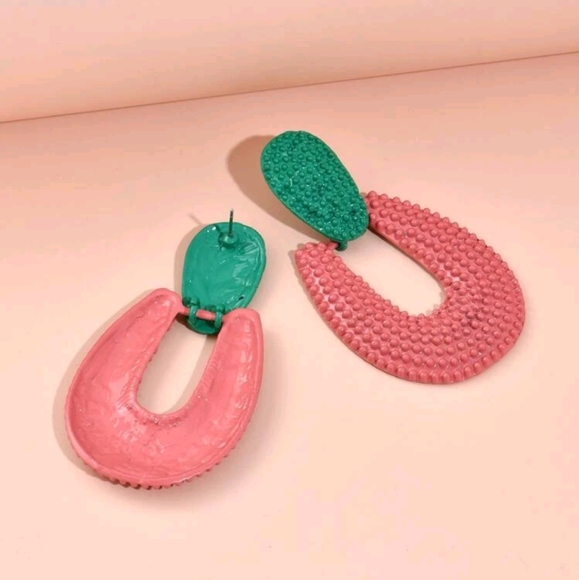 Retro Loop Earrings - Picture 2 of 3